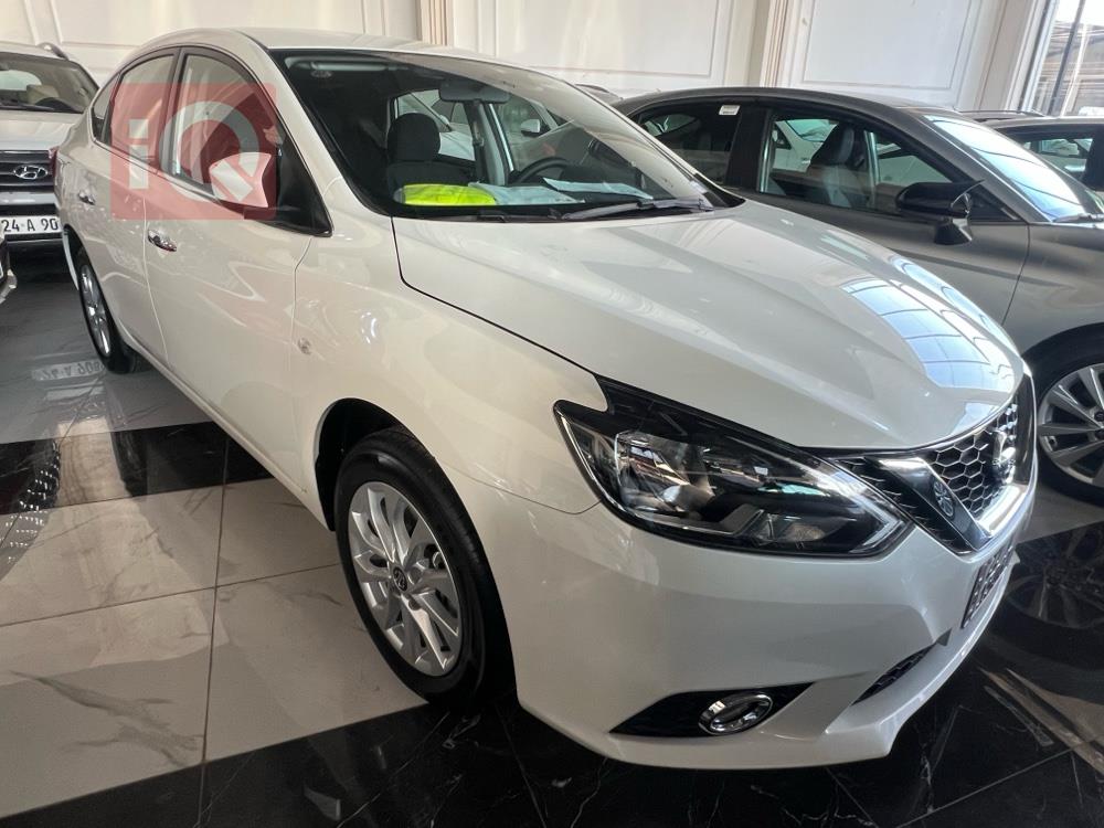 نيسان سيلفي